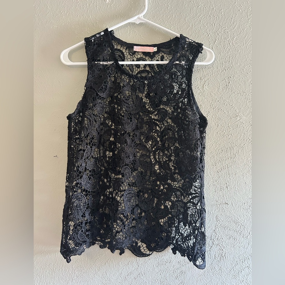 Lace Overthrow